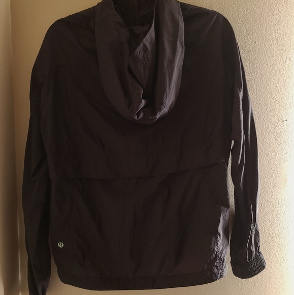 Lululemon Packable Lite Jacket - Picture 4 of 7